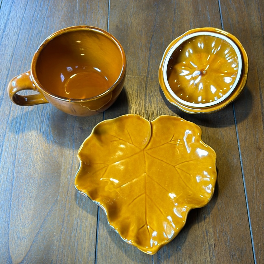 B. Eigen Exclusively for Williams-Sonoma Lidded Pumpkin Mug with Leaf Pl… - Picture 2 of 10